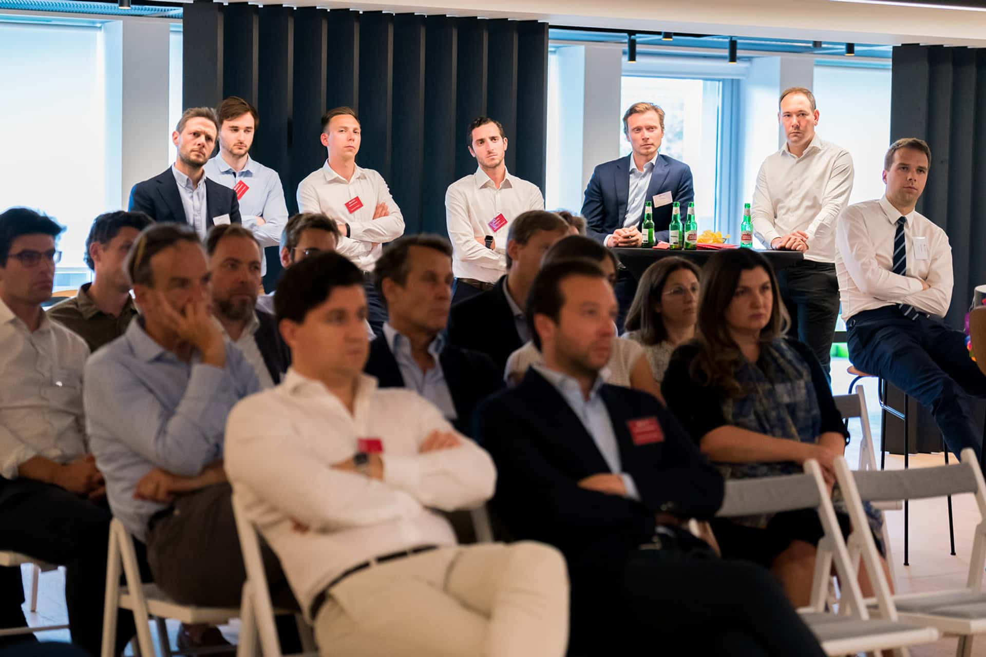 Les jeunes cadres de Cushman & Wakefield écoutant le professeur Bruno Colmant.